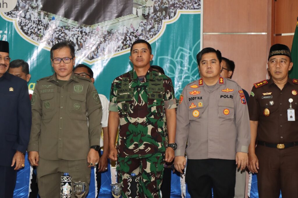 Forkopimda Kalsel Dan Kapolres Banjarbaru Lepas Keberangkatan Jama’ah Haji Menuju Tanah Suci