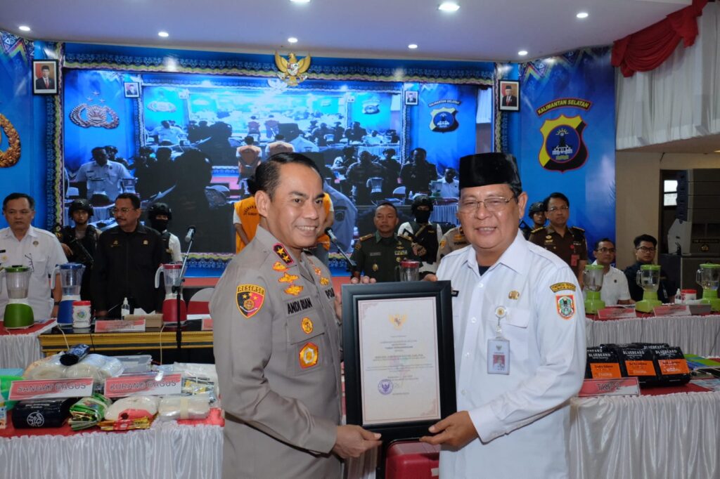 Gagalkan Peredaran Sabu 35 Kg, Kapolda Kalsel dan Dir Resnarkoba Polda Kalsel Diganjar Penghargaan