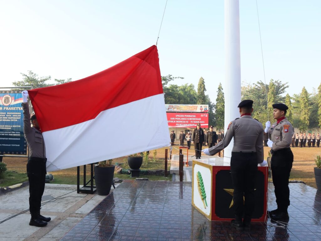 Berlangsung Khidmat, Wakapolres Pimpin Upacara Kemerdekaan di Polres Banjarbaru