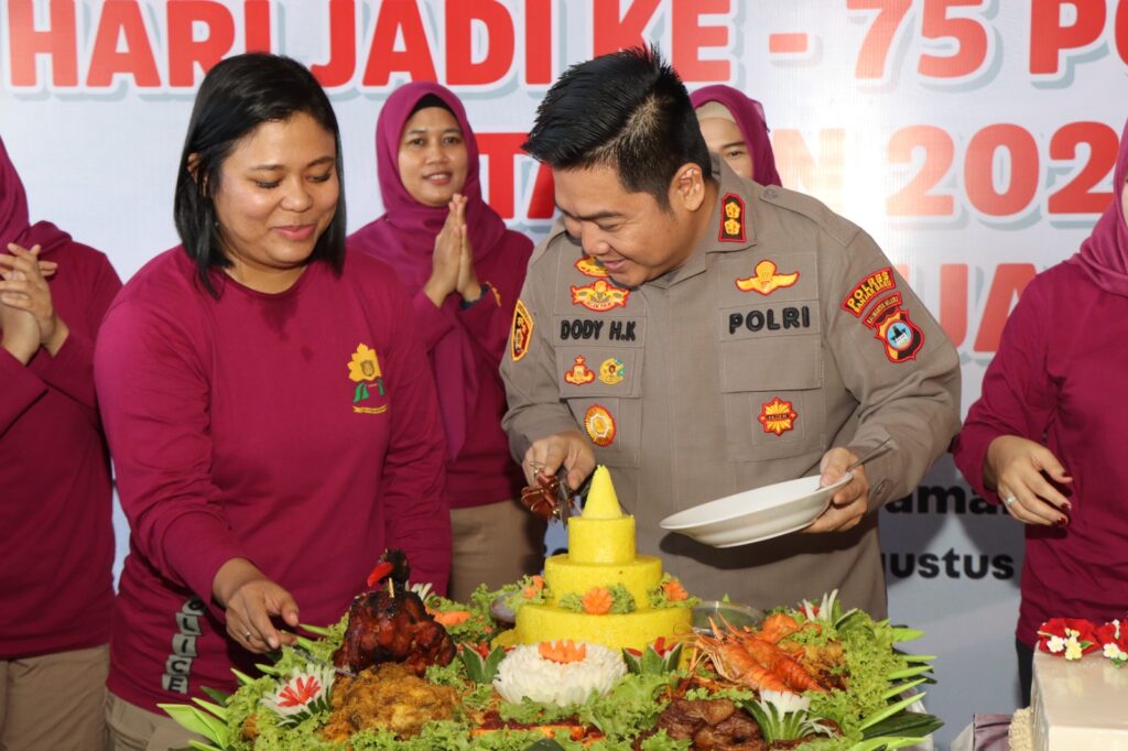 75 Tahun Dedikasi dan Pengabdian dalam Kepolisian, Polwan Polres Banjarbaru Peringati Hari Jadi Dengan Kegiatan Positif