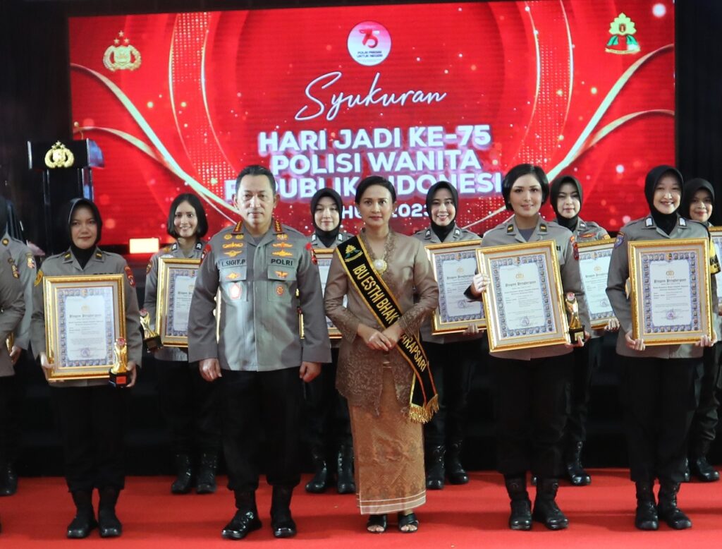 Torehkan Prestasi, Dua Polwan Polda Kalsel Diganjar Penghargaan Kapolri