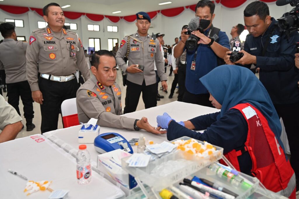 Sambut Hari Lalu Lintas Bhayangkara ke-68, Ditlantas Polda Kalsel Gelar Bakti Kesehatan Donor Darah