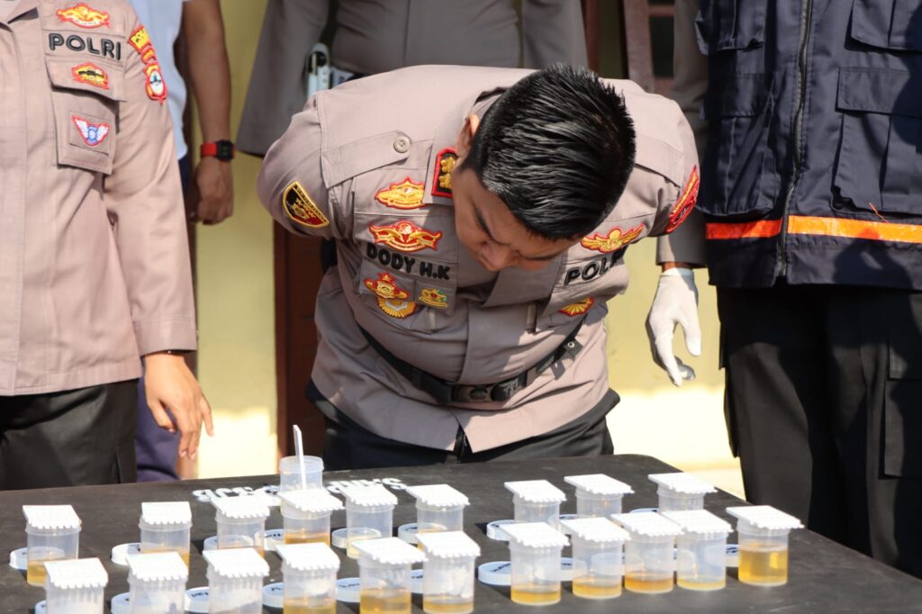 Kapolres Banjarbaru Pimpin Operasi Penegakan Ketertiban dan Disiplin (GAKTIBPLIN) Terhadap Personel