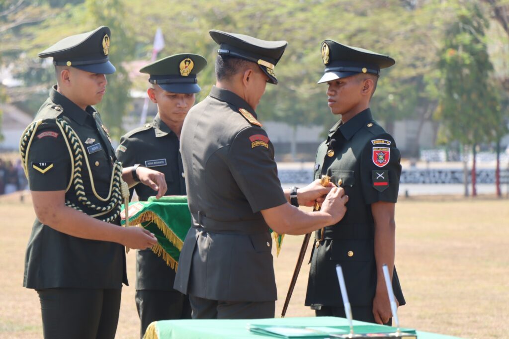 Kapolres Banjarbaru Apresiasi Keberhasilan Tamtama TNI Pada Upacara Penutupan Pendidikan Di Rindam VI/Mulawarman