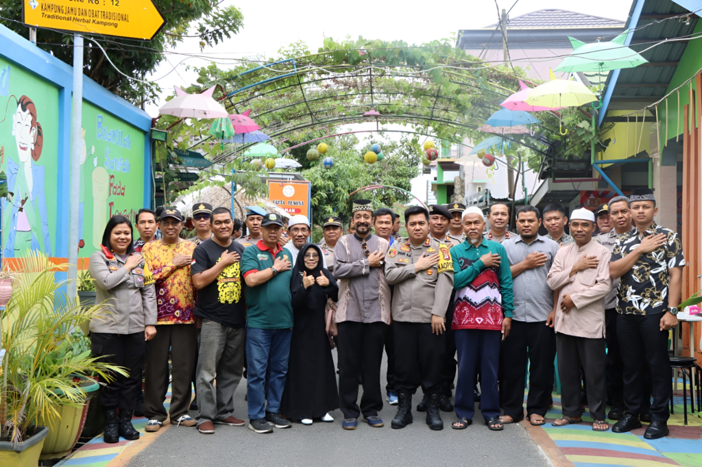 Bertemu Warga Kampung “Pejabat”, Kapolres Banjarbaru Bangun Komunikasi Positif Melalui Program Jum’at Curhat