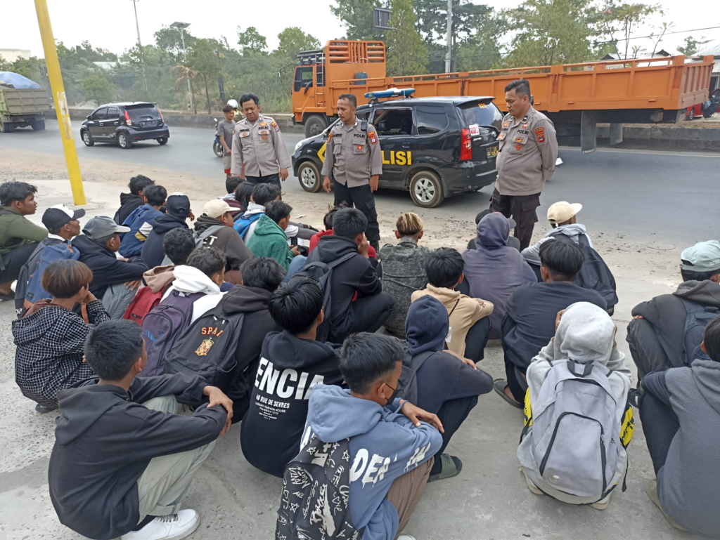 Tegas! Polres Banjarbaru Hentikan Aksi Berbahaya Puluhan Pelajar Yang Nekat Hadang Truk