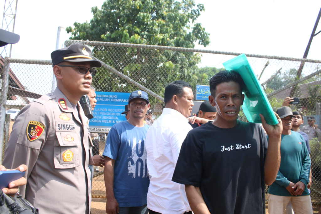 Puluhan Warga Tanggul Gelar Aksi Damai Di PT Galuh Cempaka, Berikut Tuntutannya