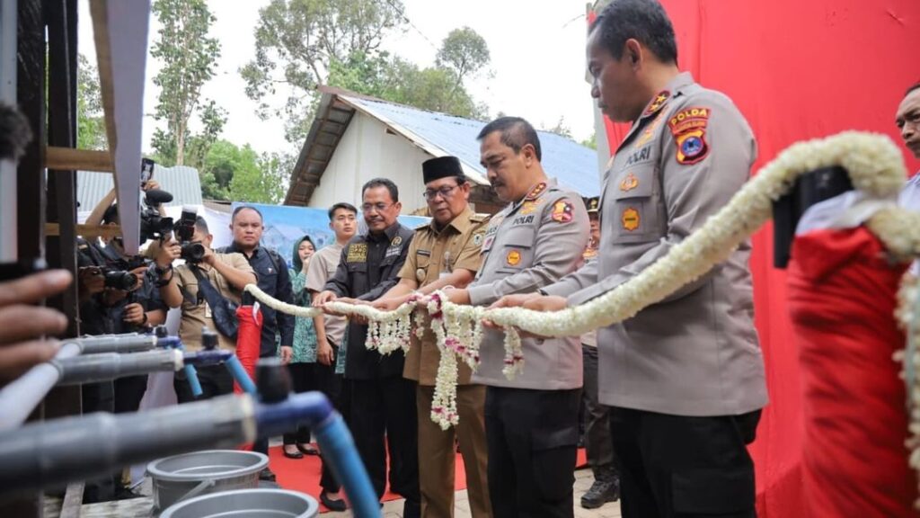 Berpusat Di Desa Balau Banjar, Wakapolri Dan Kapolda Kalsel Resmikan 7 Sumur Bor