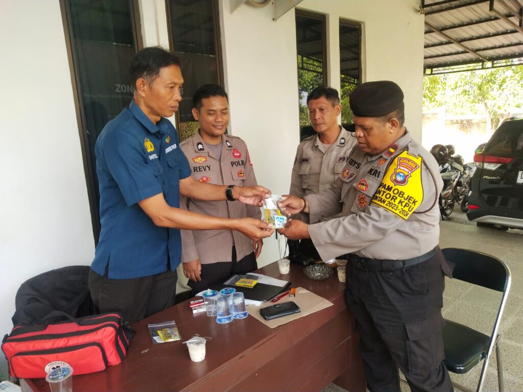 Polres Banjarbaru Distribusikan Bantuan Dan Pemeriksaan Kesehatan Kepada Personelnya