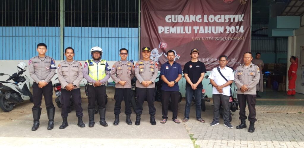 Gelar Patroli Sambang, Sat Binmas Polres Banjarbaru Sampaikan Imbauan Kamtibmas Di KPU Dan Juga Bawaslu