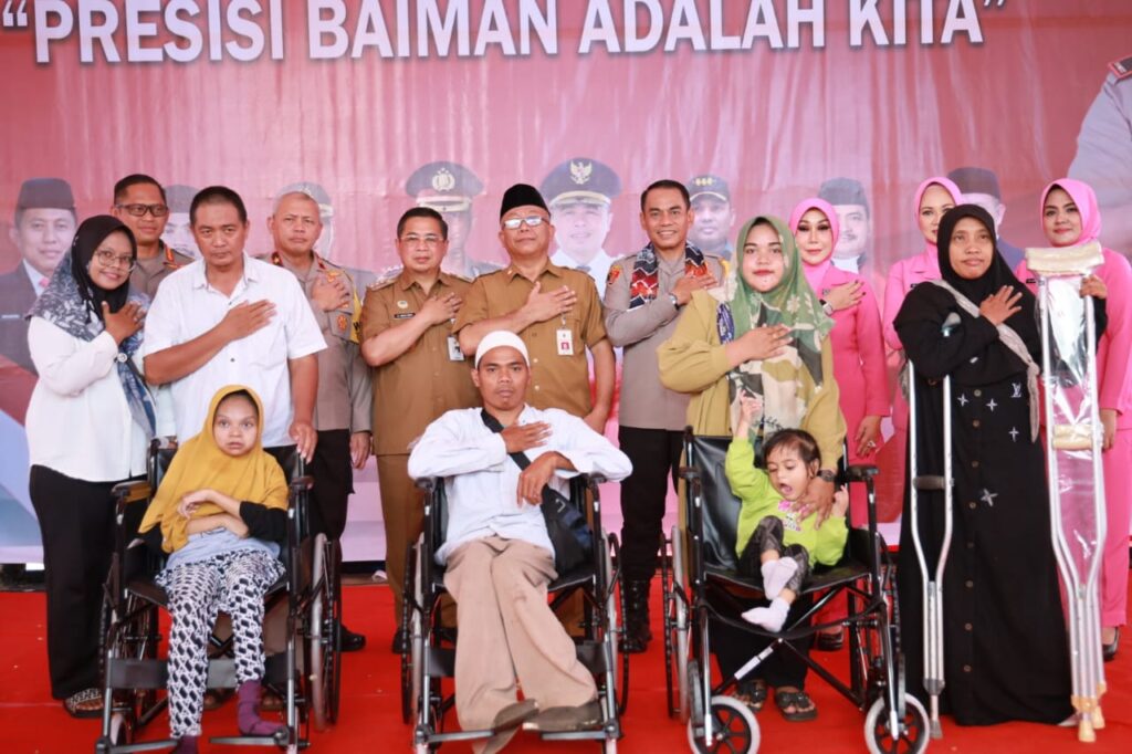 Kepedulian Kapolda Kalsel Irjen Pol Andi Rian Kepada Warga Kurang Mampu di Banjarmasin, Bagikan Kursi Roda dan Tongkat Bantu Jalan