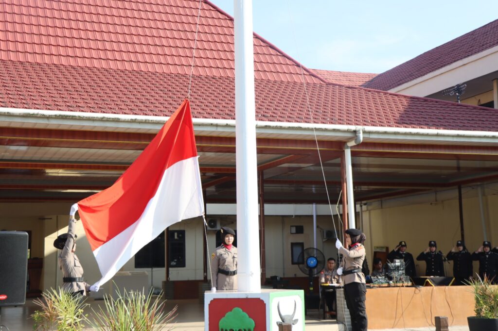 Polres Banjarbaru Gelar Upacara Peringatan Hari Ibu Ke-95 Tahun 2023