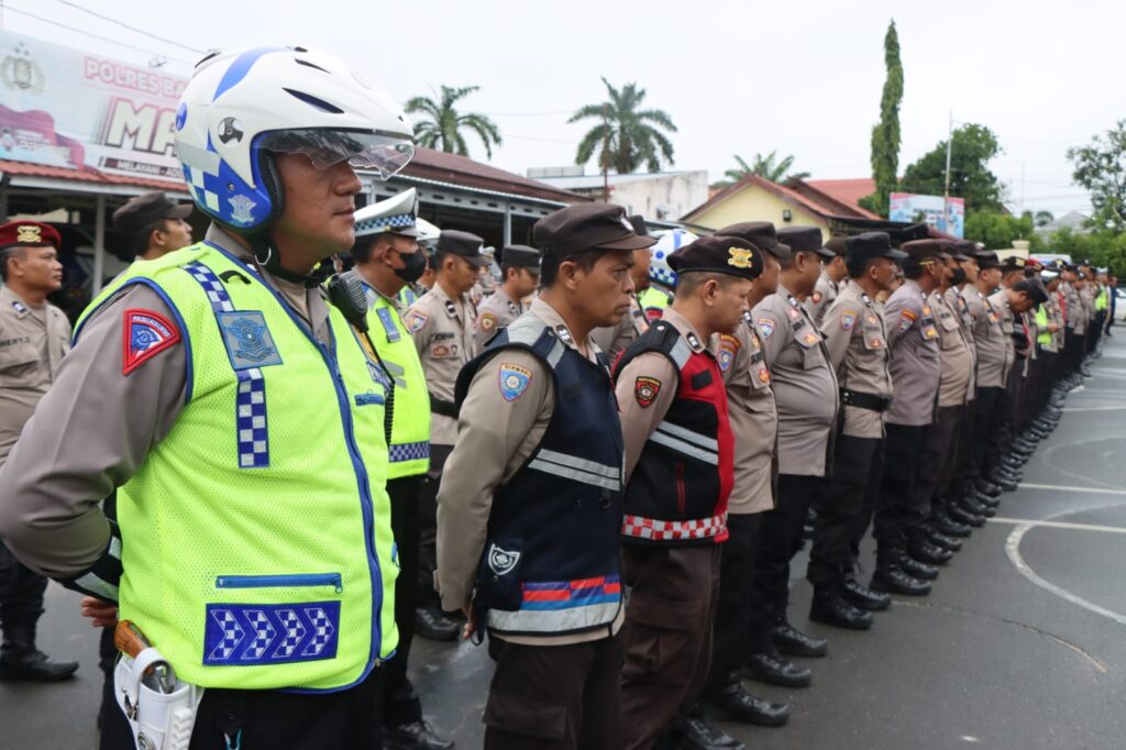 Gelar Apel Kesiapan Pengamanan Haul Abah Guru Sekumpul Ke-19, Kapolres Banjarbaru: Mari Berikan Pelayanan Terbaik Kepada Masyarakat