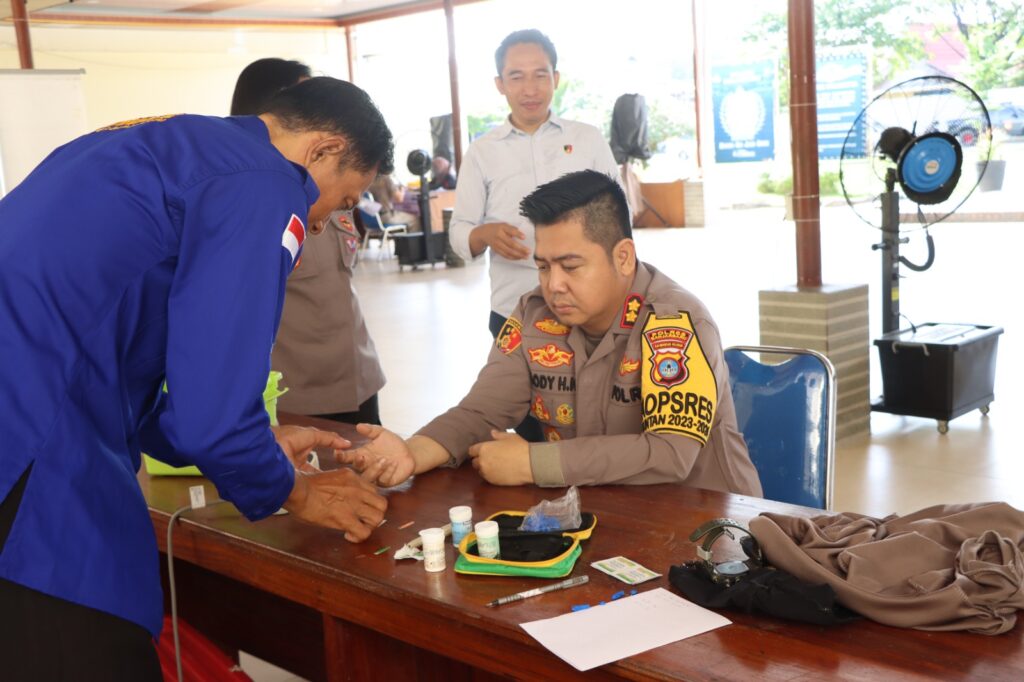 Deteksi Kondisi Kesehatan, Kapolres Banjarbaru Dan Jajarannya Jalani Rikkes Berkala