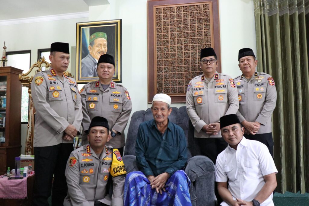 Ops NCS Polri Kunjungi Ponpes Bumi Shalawat Sidoarjo, Gus Ali Doakan Pemilu Aman dan Damai