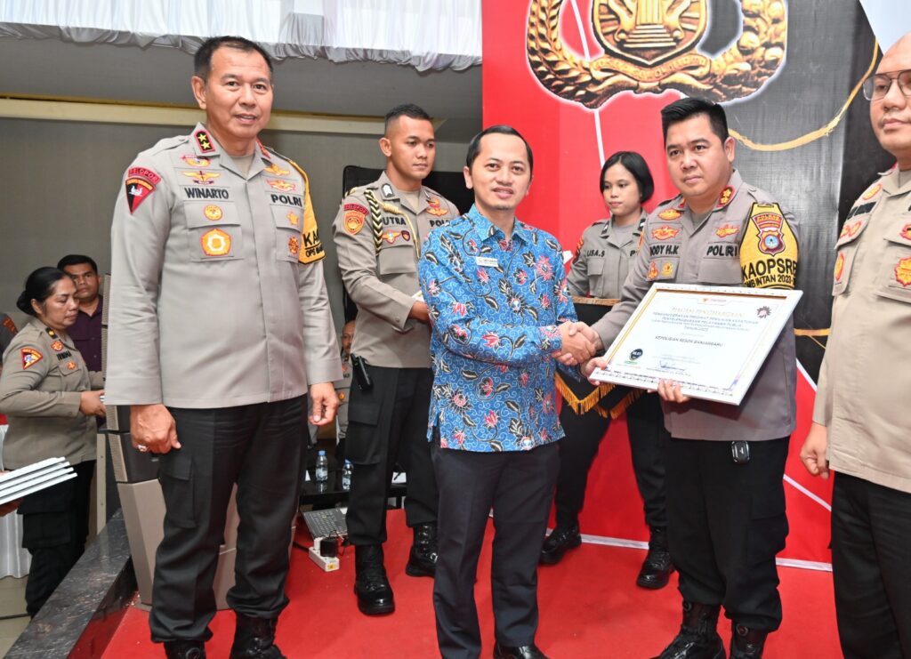 Capai Predikat Tertinggi, Kapolres Banjarbaru Terima Penghargaan Pelayanan Publik Tahun 2023 Dari Ombudsman RI