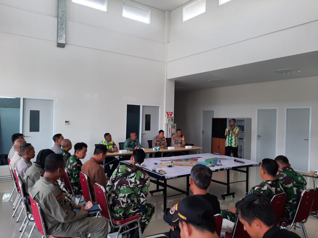 Kabag Ops Polres Banjarbaru Hadiri Rakor Persiapan Latihan Penanggulangan Keadaan Darurat Skala Penuh Di Bandara Syamsudin Noor