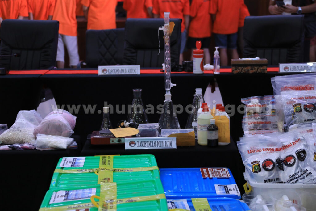 Polri Bongkar 5 Lab Narkoba Gelap, Sita Berbagai Prekursor dan Ribuan Pil Ekstasi