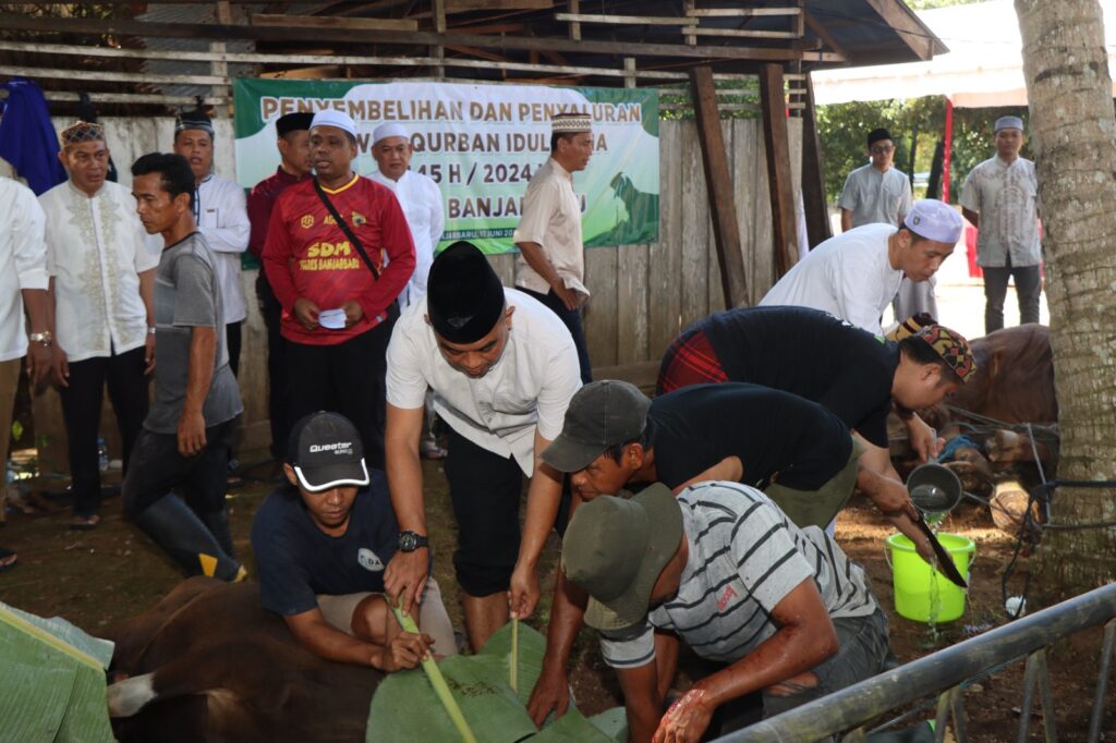 Polres Banjarbaru Gelar Sholat Ied Bersama Masyarakat Dan Pemotongan Hewan Qurban